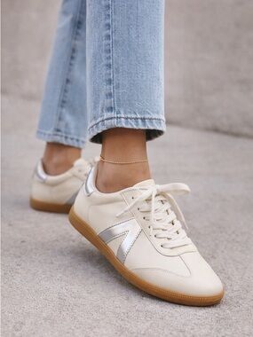 MIA Klair Sneakers Cream Ivory Silver Gum Sole Lace Up Women’s Size 10 New